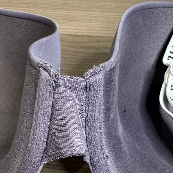 Victoria's Secret Lavender Bra with Logo Straps - Picture 6 of 7